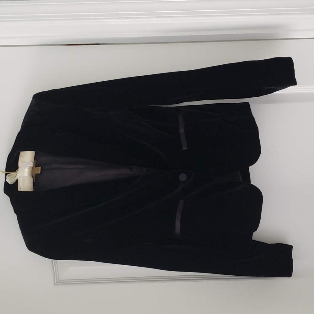 Black velvet fitted blazer suit jacket